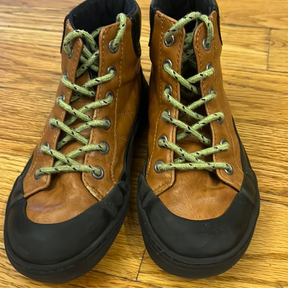 Old Navy kids size 13 boots